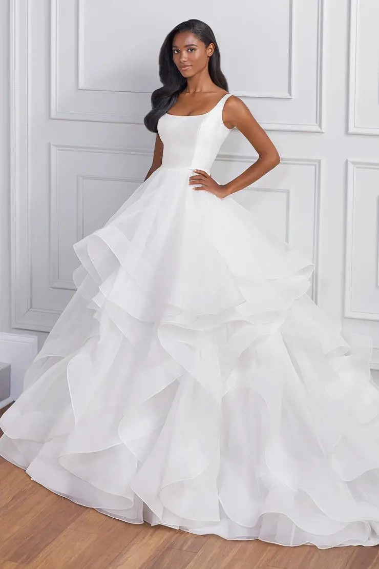 Model wearing an Ballgown dresses